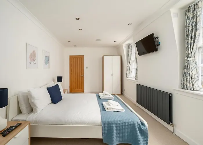 Apartment Queensferry Street Lane - Fantastic 2 Bedroom Centre Mews House With Free Secure Parking! Edinburgh