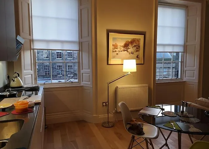 Bernard St - Bright And Spacious 1 Bed At The Shore! 에든버러