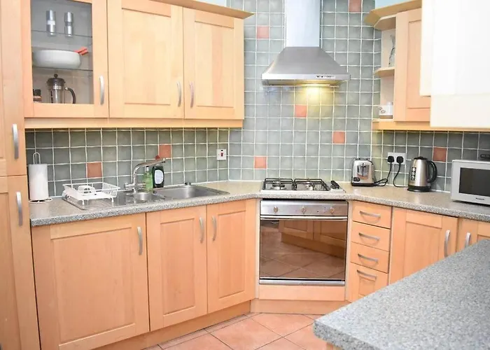 East Claremont - Beautiful 2br In