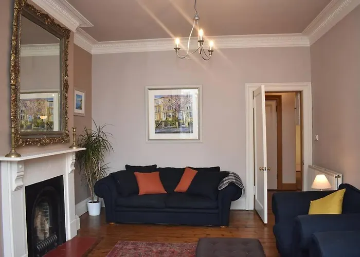 East Claremont - Beautiful 2br In Apartament *