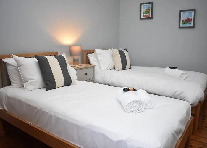 East Claremont - Beautiful 2br In