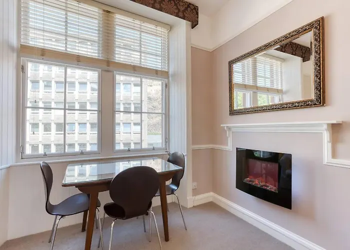 West Port - 2br In The Heart Of The Old Town Just Off The Grassmarket Apartment Edinburgh