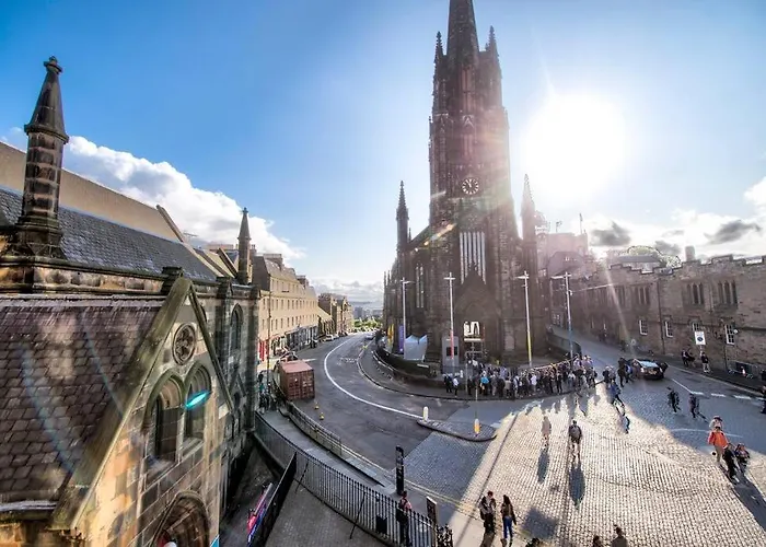 Apartment Upper Bow - Luxurious, Modern 1br Near Castle *