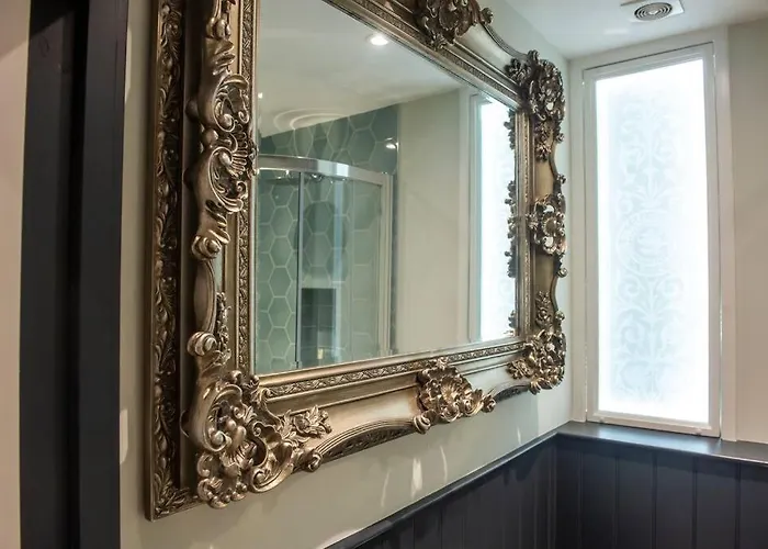 Upper Bow - Luxurious, Modern 1br Near Castle