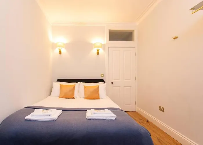 Apartment Upper Bow - Luxurious, Modern 1br Near Castle *