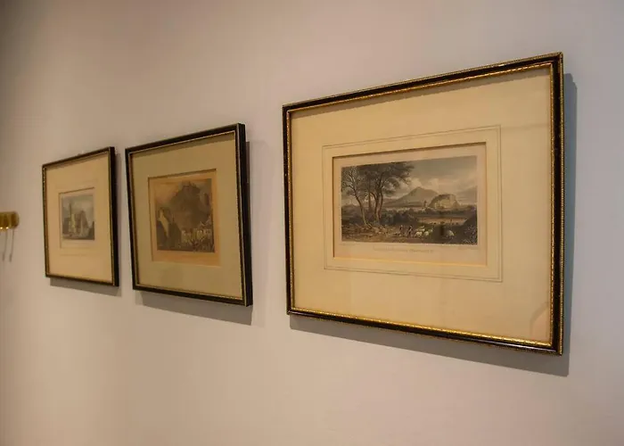 Apartment Upper Bow - Luxurious, Modern 1br Near Castle *