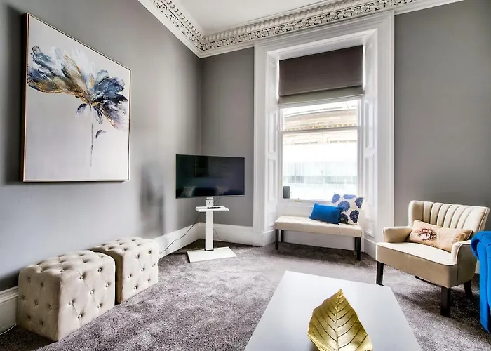 Lothian Road - Perfect Centre Location. Апартаменты