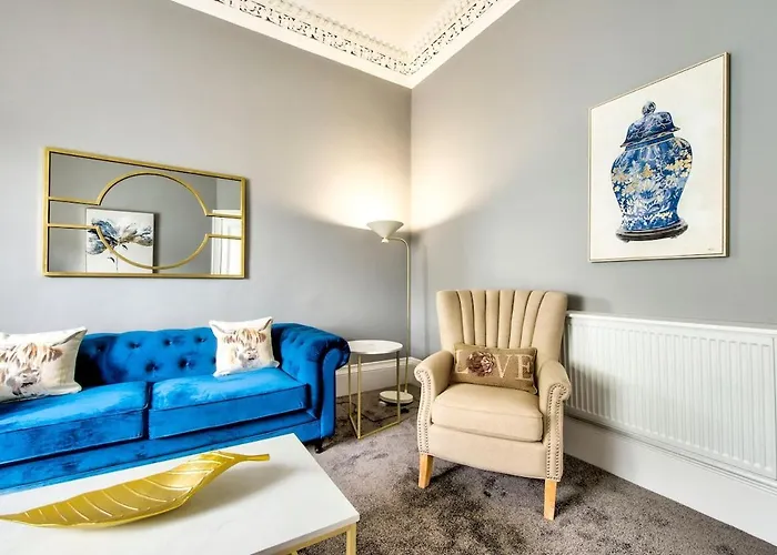 Lothian Road - Perfect Centre Location. *