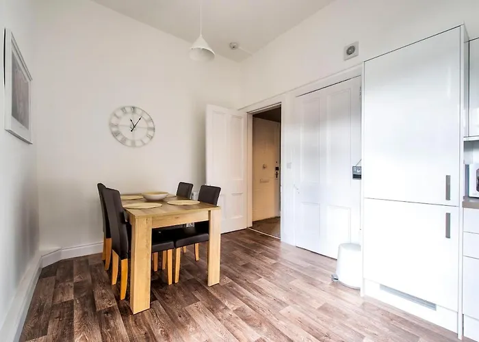 Lothian Road - Perfect Centre Location. * Edinburgh