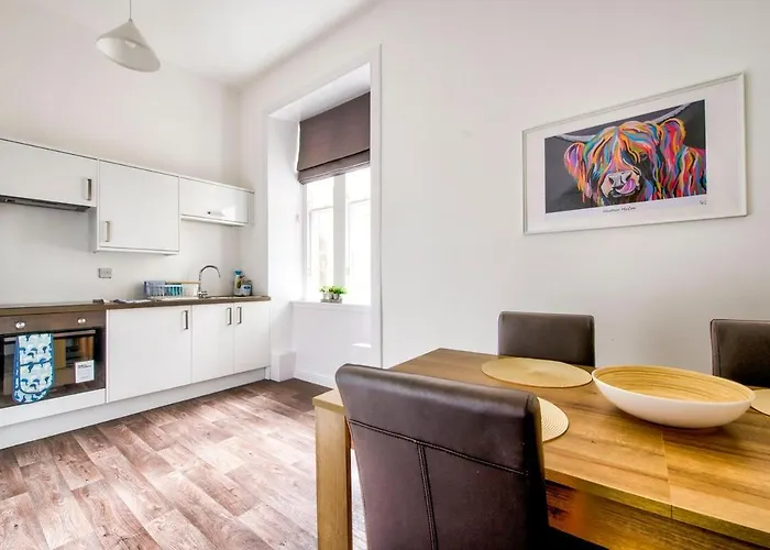 Lothian Road - Perfect Centre Location.