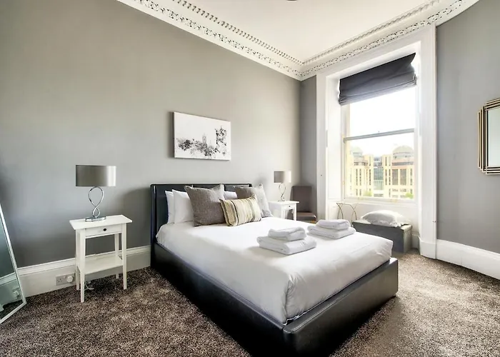 Апартаменты Lothian Road - Perfect Centre Location.