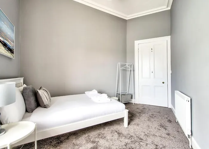 Lothian Road - Perfect Centre Location. Edinburgh