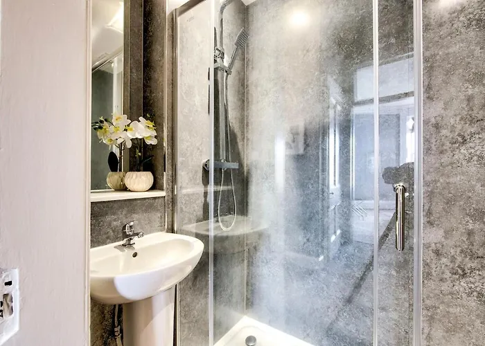 Lothian Road - Perfect Centre Location. Apartment