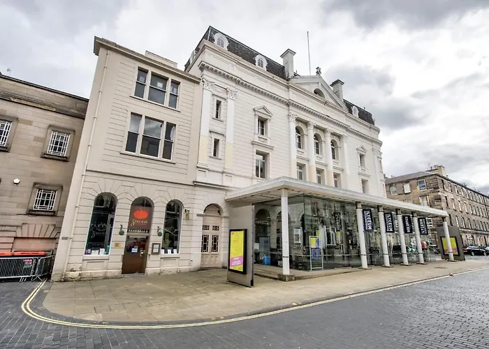 Апартаменты Lothian Road - Perfect Centre Location.