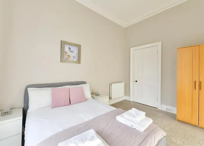 George Iv Bridge - Superbly Located 3 Bedroom! شقة إدنبرة