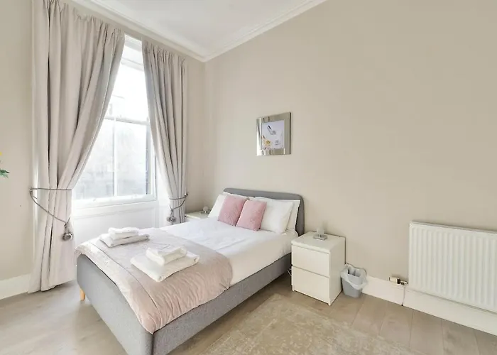 George Iv Bridge - Superbly Located 3 Bedroom! شقة إدنبرة