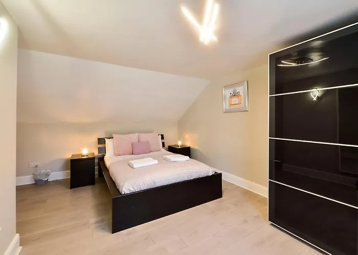 George Iv Bridge - Superbly Located 3 Bedroom!