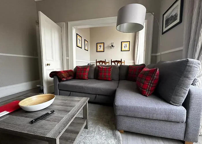 George Iv Bridge - Superbly Located 3 Bedroom! *