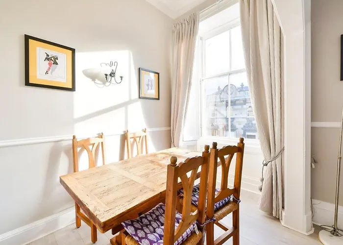 George Iv Bridge - Superbly Located 3 Bedroom! شقة إدنبرة