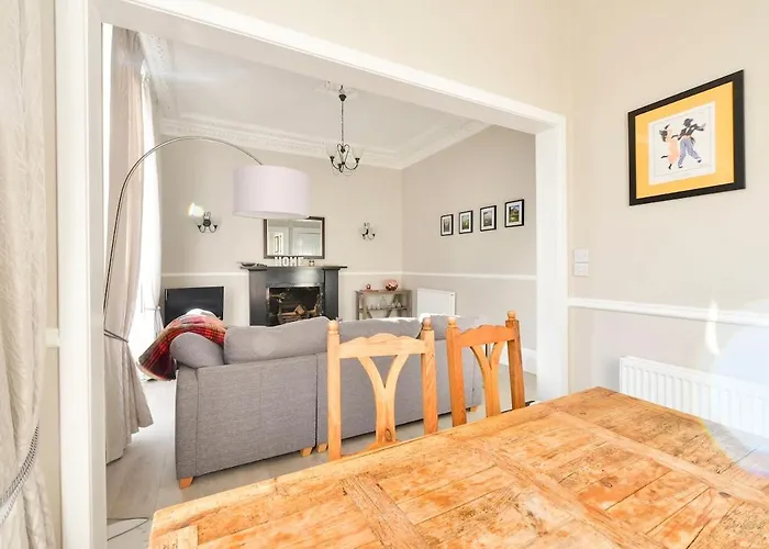 George Iv Bridge - Superbly Located 3 Bedroom! شقة *