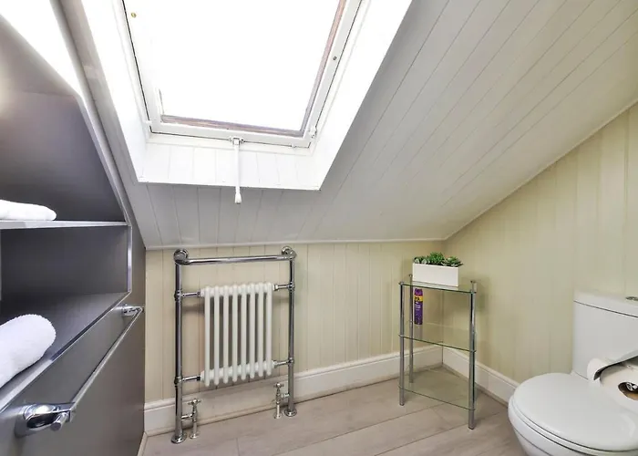 George Iv Bridge - Superbly Located 3 Bedroom! شقة *