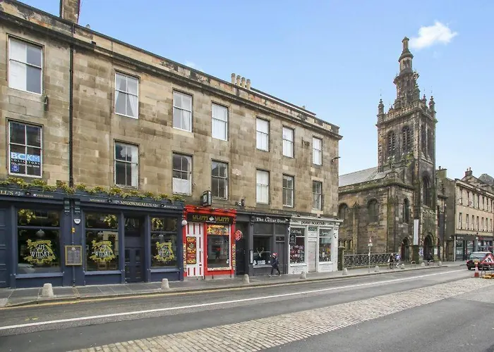 George Iv Bridge - Superbly Located 3 Bedroom! شقة