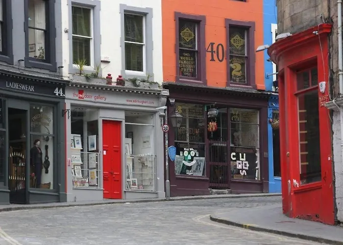 George Iv Bridge - Superbly Located 3 Bedroom! *