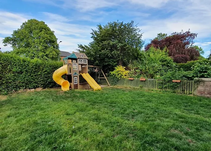 Delightful 4 Bedroom Family In Newington - Craigmillar Park