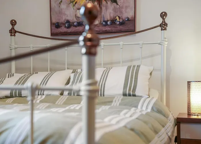 Merchiston 1 In Shared With Parking - *