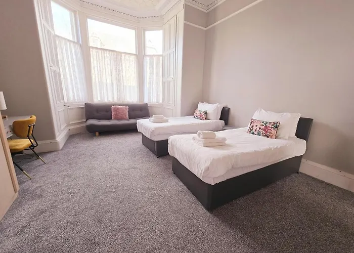 Delightful 4 Bedroom Family In Newington - Craigmillar Park 招待所