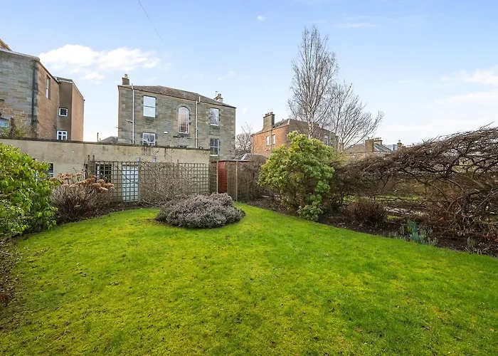 Merchiston 1 In Shared With Parking - * Edinburg
