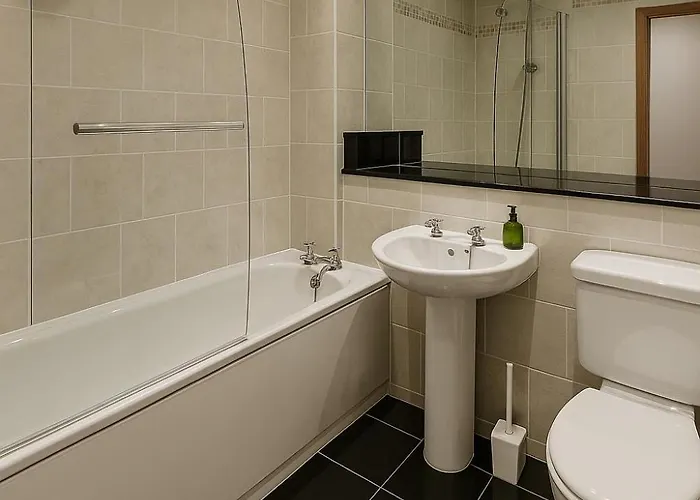 Spacious 2br, 2 Bath - Ideal For Families & Groups - Centre Gem