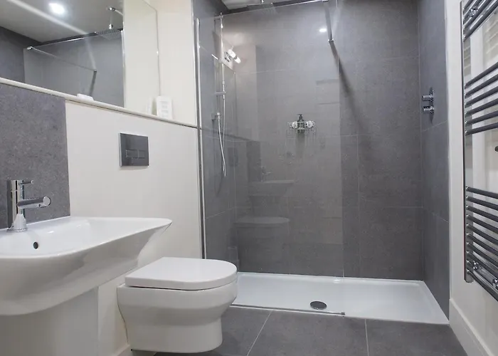 Spacious And Modern 2-bed On Easter Road - Flat 3, Elgin House דירה אדינבורו