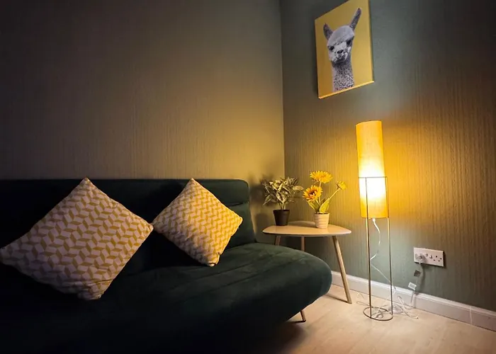 Immaculate Central Flat Near Edinburgh Castle With Free Private Parking *