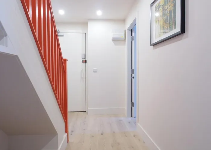 דירה Bright & Airy Mezzanine Loft In - Flat 4, Elgin House אדינבורו