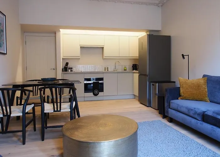 דירה Spacious And Modern 2-bed On Easter Road - Flat 3, Elgin House אדינבורו