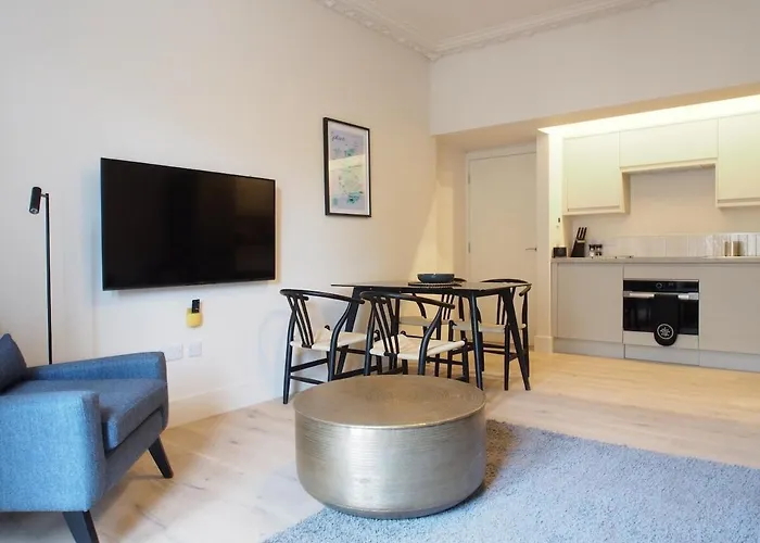 Spacious And Modern 2-bed On Easter Road - Flat 3, Elgin House