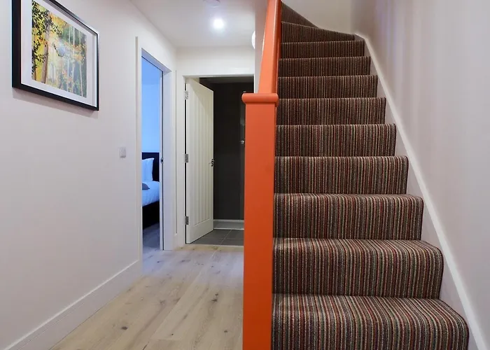 Bright & Airy Mezzanine Loft In - Flat 4, Elgin House إدنبرة