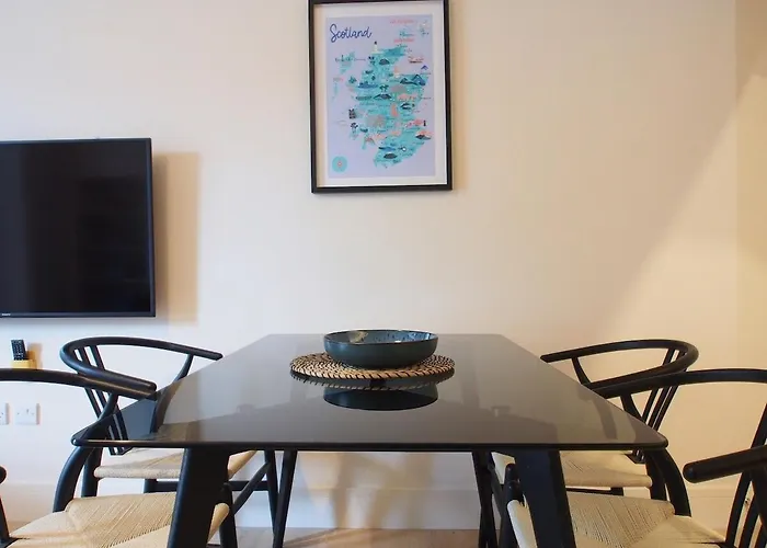 Spacious And Modern 2-bed On Easter Road - Flat 3, Elgin House