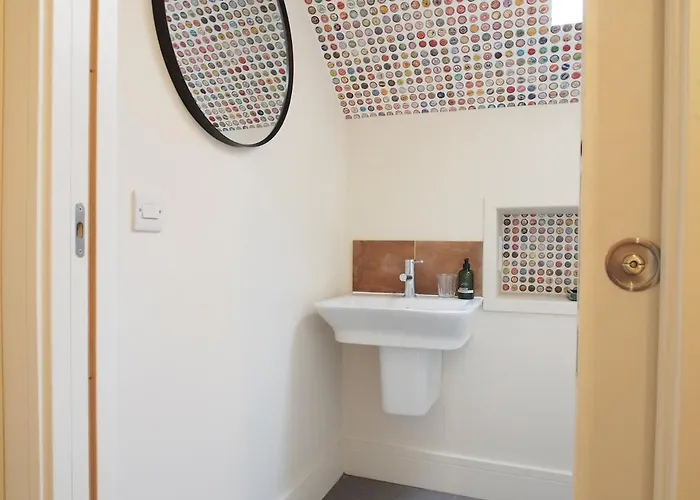 Bright & Airy Mezzanine Loft In - Flat 4, Elgin House شقة إدنبرة