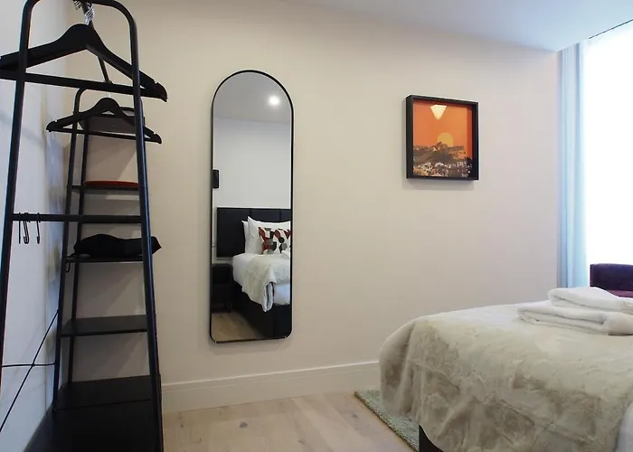 Apartment Stylish Mezzanine Loft In - Flat 5, Elgin House