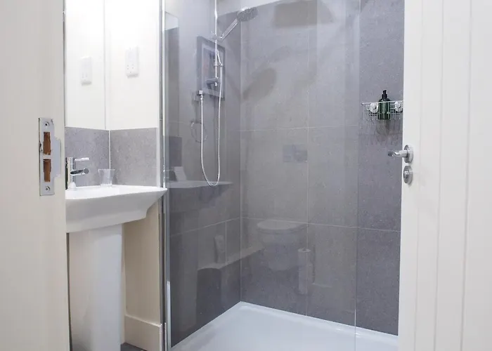 Stylish Mezzanine Loft In - Flat 5, Elgin House 아파트 에든버러