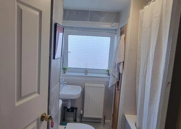 A Cozy One Bedroom In A 2 Bedroom Flat *