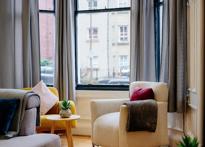 Mcdonalds House 12 Guests 10 Beds 15' Centre