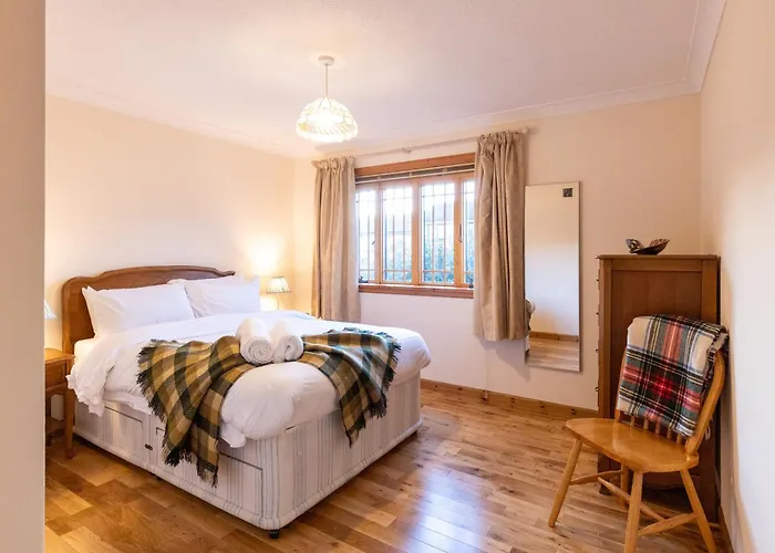 Bright, Spacious House بيت للعطل