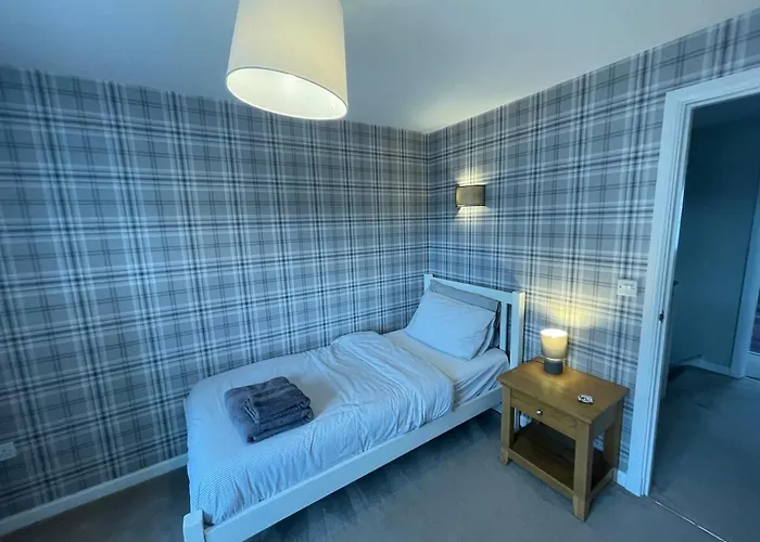 Entire 3 Bedroom House In Suburban Area Feriehus