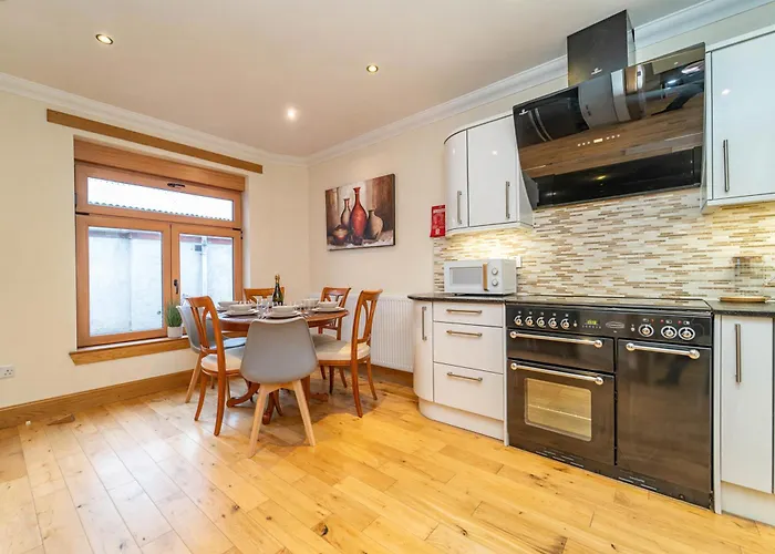 Family Friendly 3br Townhouse With 6 Beds And Parking Σπίτι διακοπών Εδιμβούργο