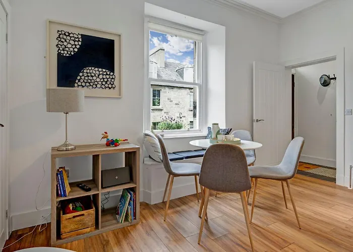 Villa Stylish 2-bed Garden Edinburgh