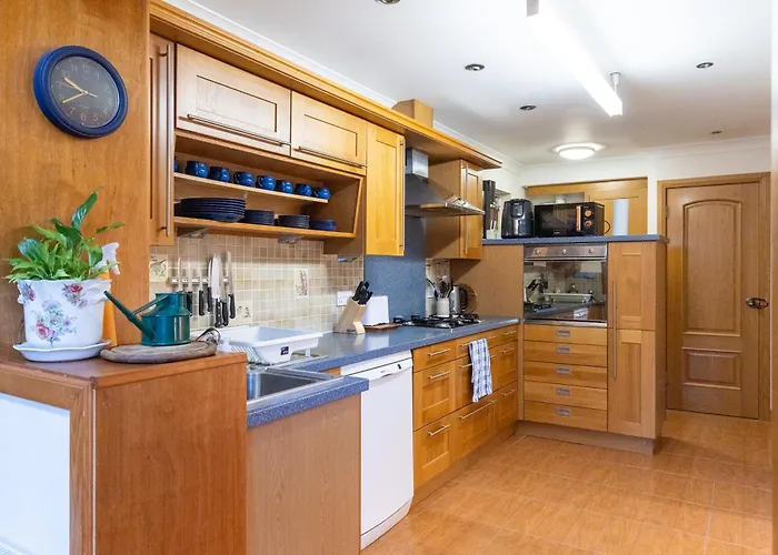 بيت للعطل Bright, Spacious House