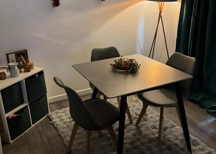 In Shared Flat בית אירוח